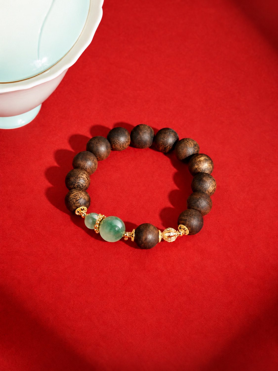 No. 09, Dark wood, soft green, gold-tone